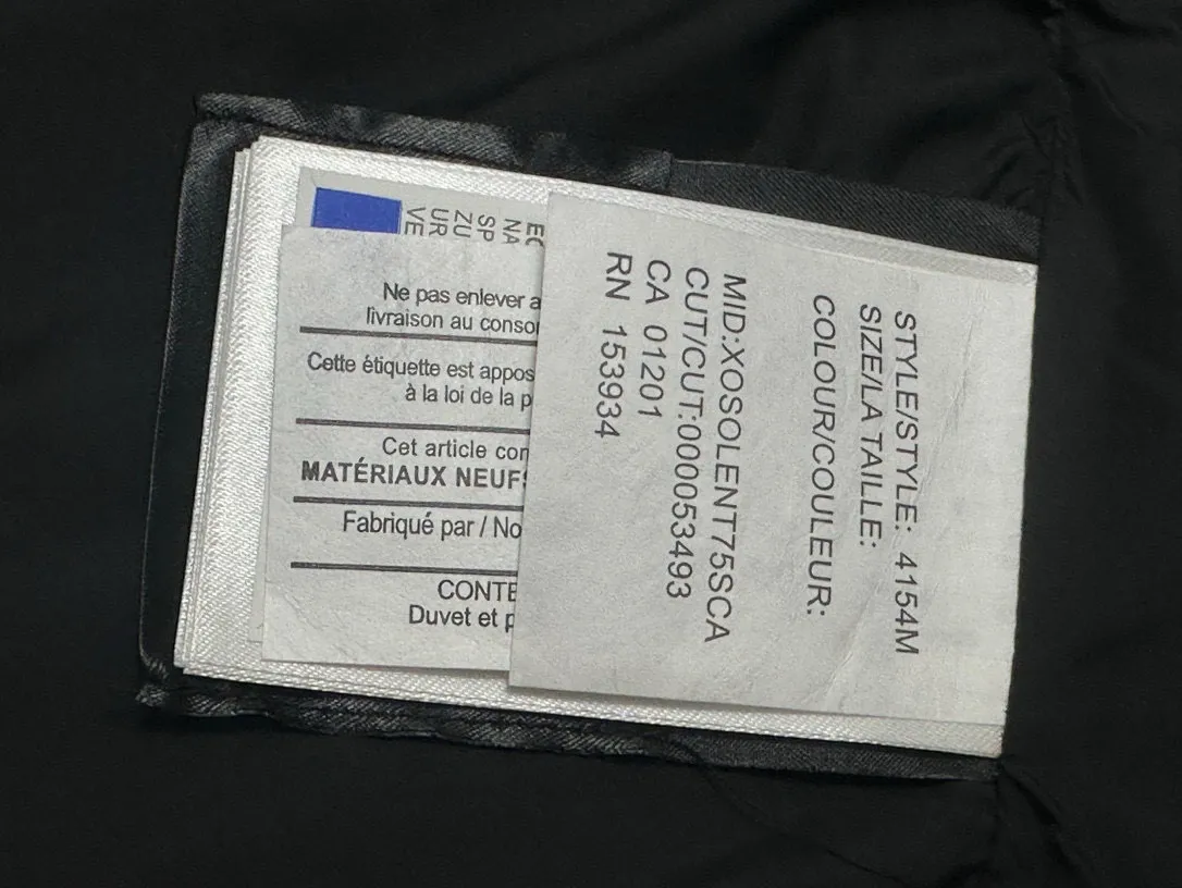 P360 [Canada Goose] Canada Goose #Freestyle Crew 4154M Men’s and Women’s Vest Down# ➖ Imported Behringer embroidery machine with customized 10,000-needle embroidery logo! ➖ Imported 21-count polyester-cotton blended original fabric, using Feather-Light 10D waterproof coating fabric, made of 84.5% polyester fiber and 15.5% cotton, 100% the best feel in the entire network! ➖ The genuine official website uses the national standard 80 white duck down, and will never be misled by false claims such as 90 down or goose down! ➖ 100% nylon nylon lining with double double-layer sealing design to prevent velvet from running away. Top-grade polar fleece is used in the collar and pockets to keep warm and comfortable! ➖ Yoshida YKK provides original custom-made electroplated sliders. YKK two-way lockable zippers are tight and smooth and will not peel off paint! ➖ 3M composite original Velcro is durable, and all accessories and hardware are disassembled and customized! ⛔No slander, no exaggeration, no need for too much copywriting, because it is focused, it is professional!  SIZE: XS S M L XL XXL